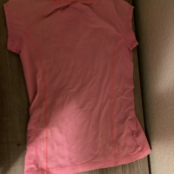 Ivivva by LuLuLemon Pink Activewear Top 6 Move Graphic Short Sleeve Nylon Blend - Picture 3 of 3